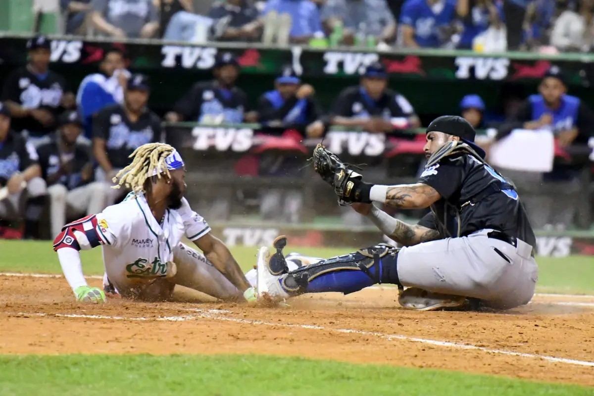 El "jonrón" de Raimel Tapia con un toque de bola frente al Licey