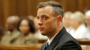 Pistorius sale de prisión casi once años después de matar a su novia