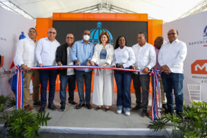 Vicepresidenta inaugura cinco obras en provincias fronterizas