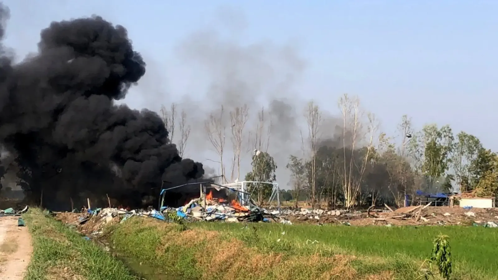23 muertos en Tailandia por explosión en fábrica de fuegos artificiales