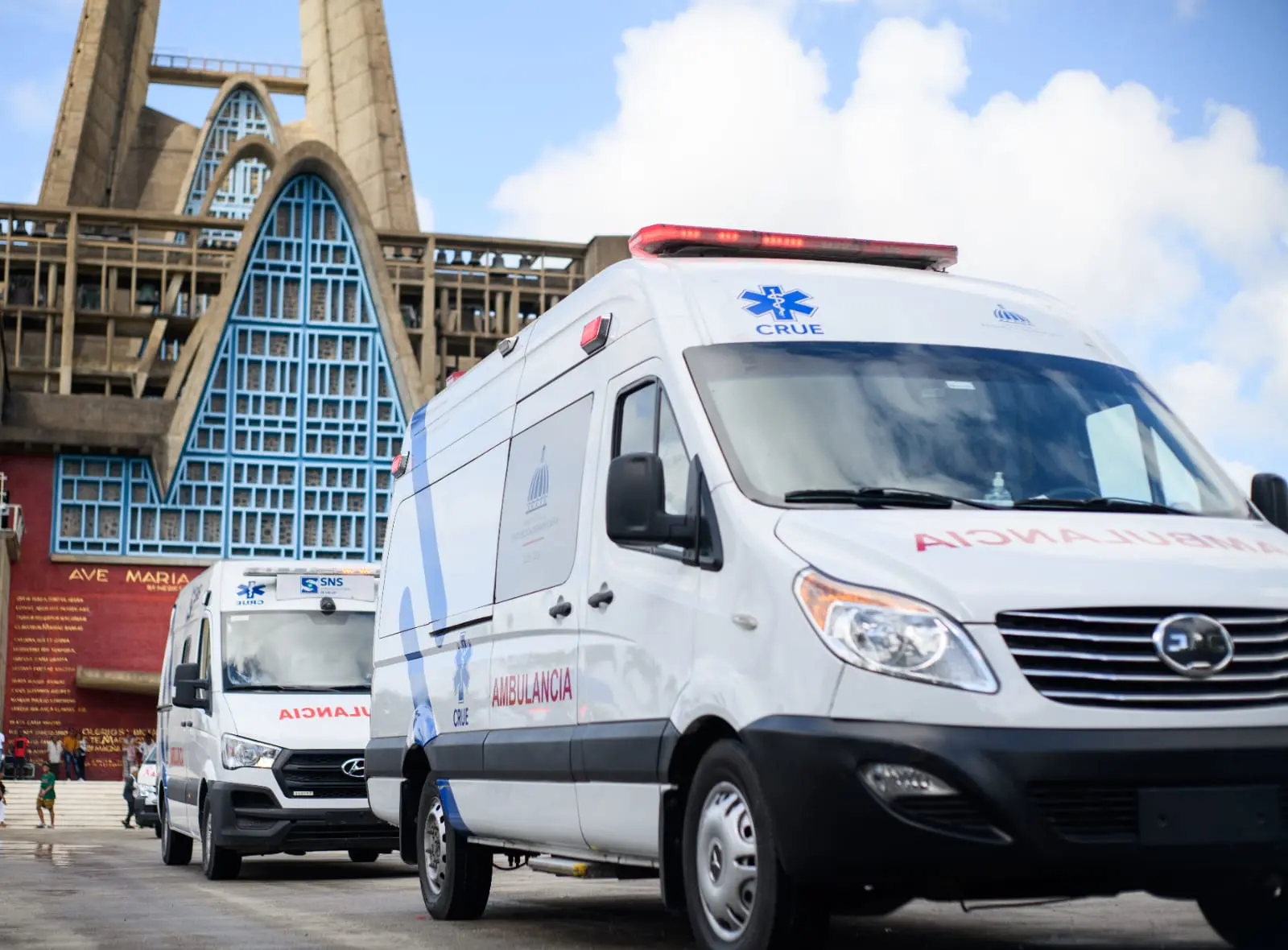 Refuerzan unidades emergencia por incremento de personas hacia Higüey