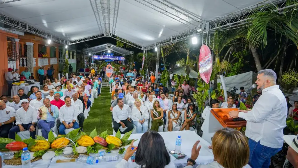 Ayuntamiento de Paraíso reconoce a Hecmilio Galván