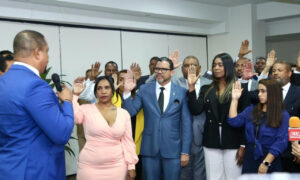 Comisión Electoral del Colegio de Abogados juramenta a Yohan López