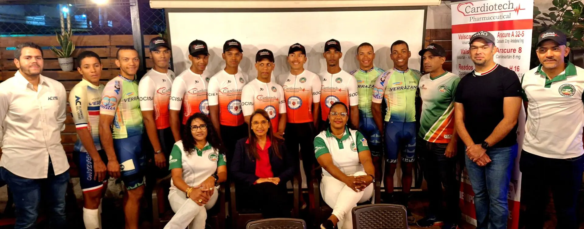 Los pedalistas de los equipos de ciclismo de Santiago que participarán en la 45º Vuelta Ciclista Independencia de la República Dominicana