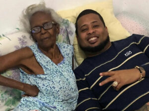 Abuela de Lápiz Conciente vive momento de tensión tras caída