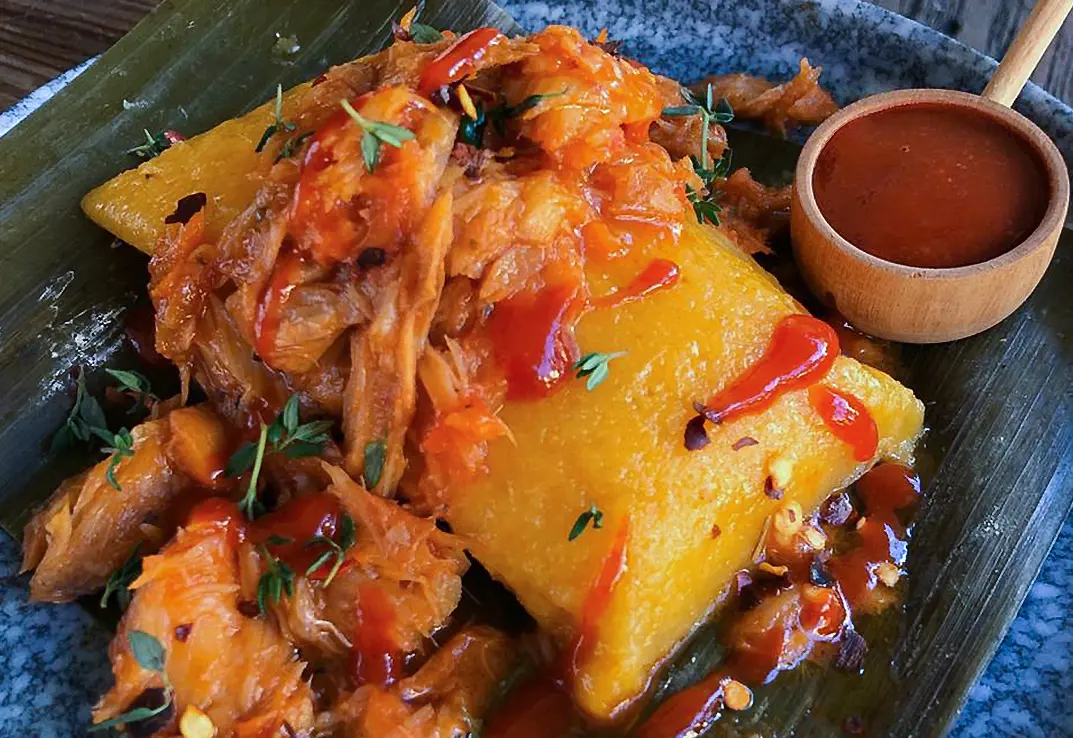 Pastel en hoja de yuca con Bacalao Noruego