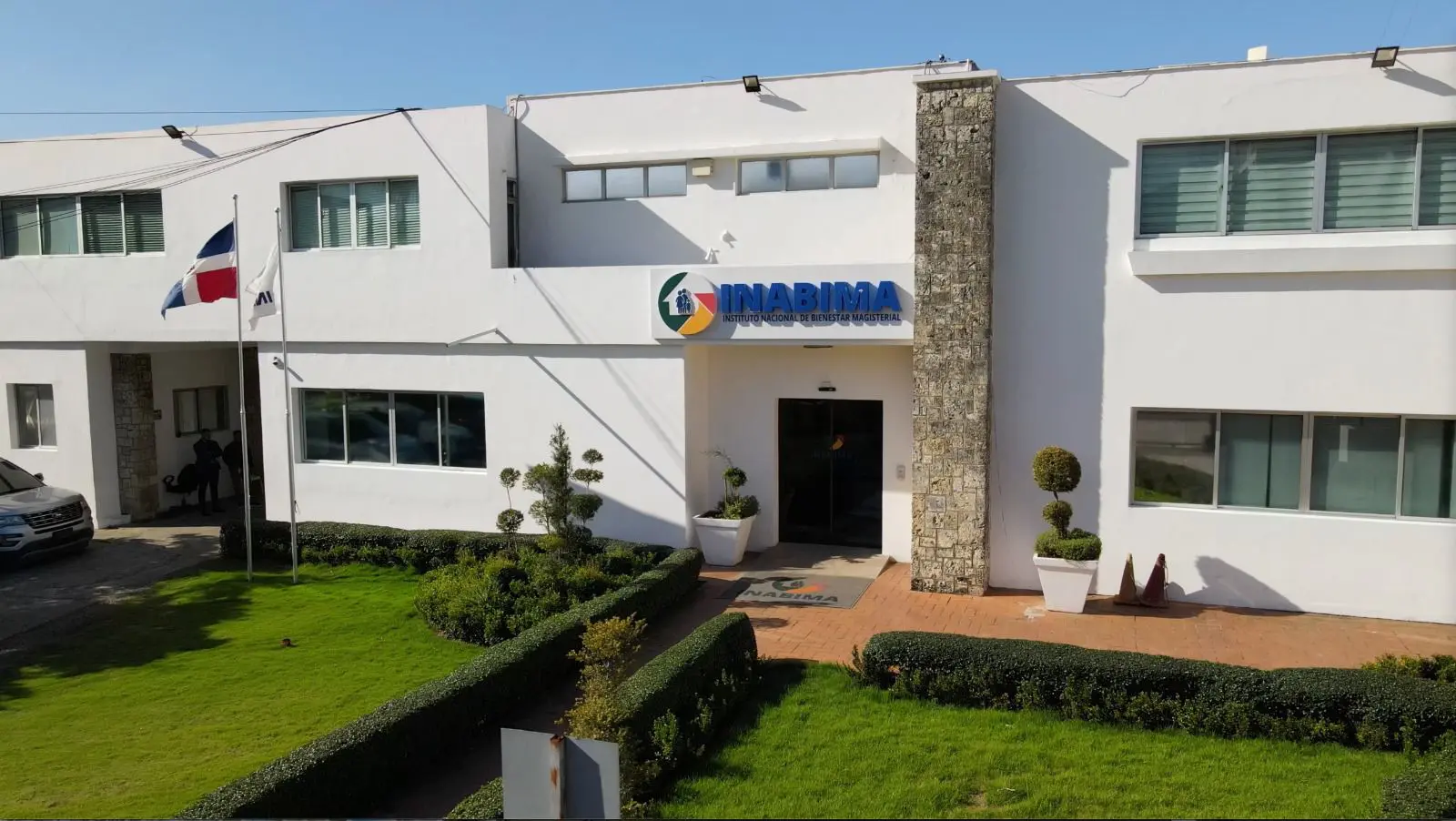 El Instituto Nacional de Bienestar Magisterial (INABIMA) aplicó en este mes de febrero un aumento salarial equivalente a RD$11,951,537 al mes a 4,464 maestros jubilados y pensionados.