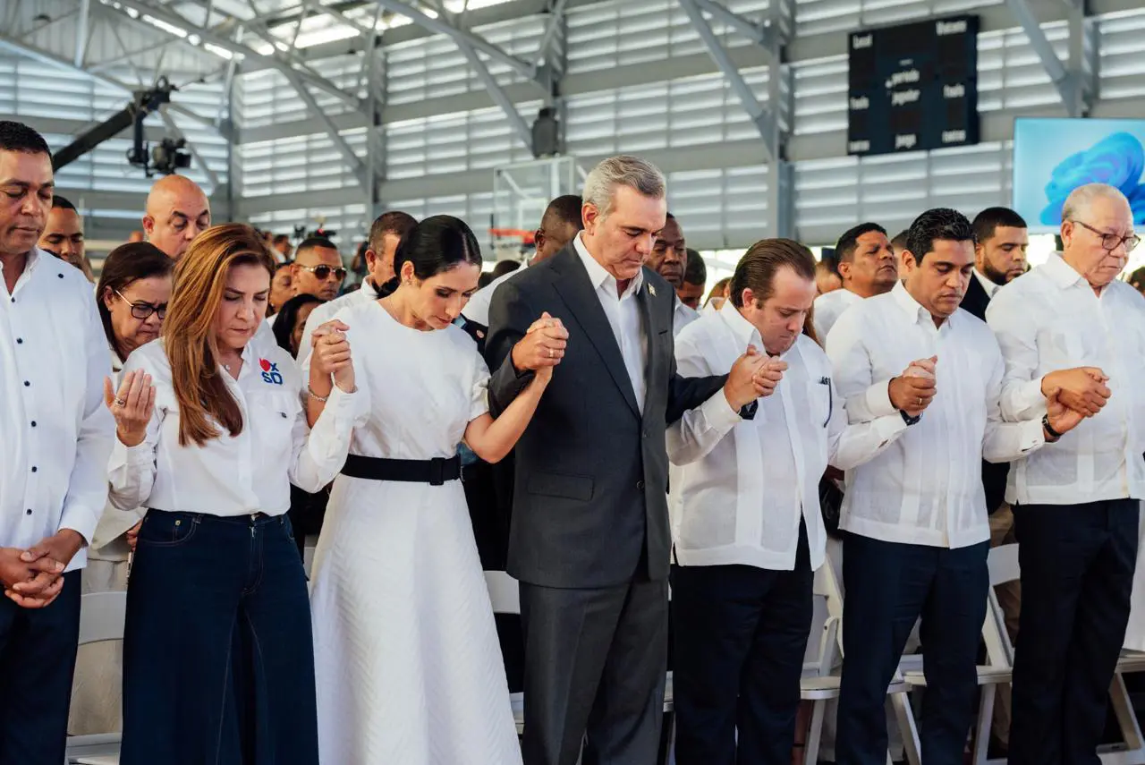 "Ni celebro triunfos, ni lloro derrotas": Abinader con los alcaldes electos