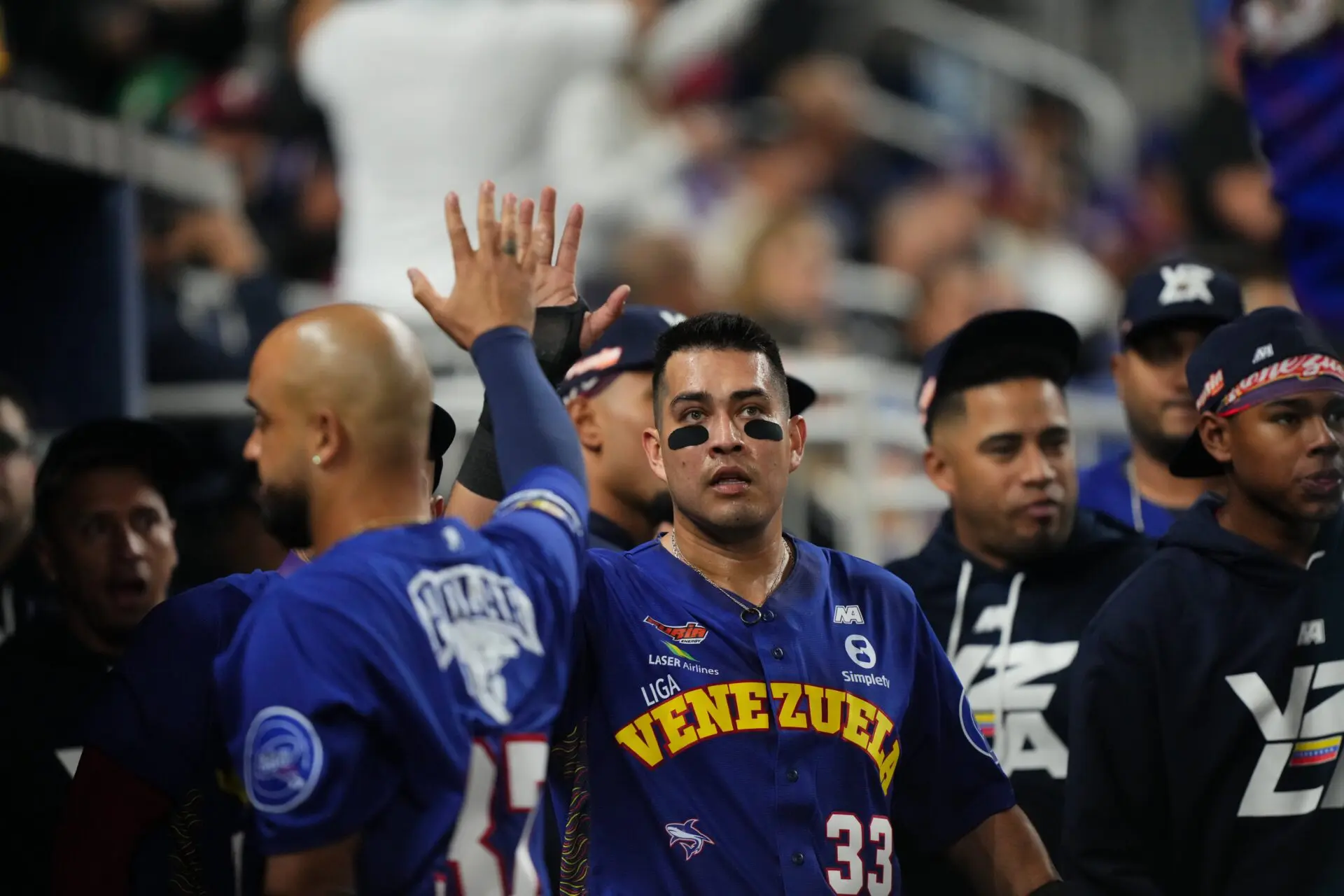 Venezuela golpea la corona dominicana 3-1 en inicio de la Serie del Caribe