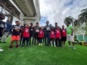 Director Policía Nacional y Policía Comunitaria, participa en encuentro deportivo sector Los Guandules