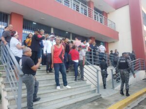 Vendedores mercado de Pekín reclaman entrega locales ( Foto de Ricardo Flete)
