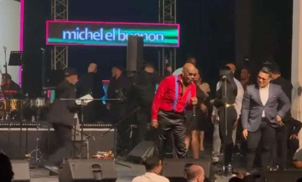 Músicos abandonan al salsero Michel El Buenón en pleno escenario