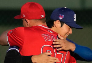 El emotivo encuentro entre Shohei Ohtani y Mike Trout en Spring Training