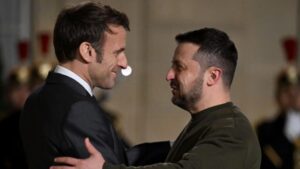 Macron promete a Zelenski poner en marcha el envío de misiles a Ucrania