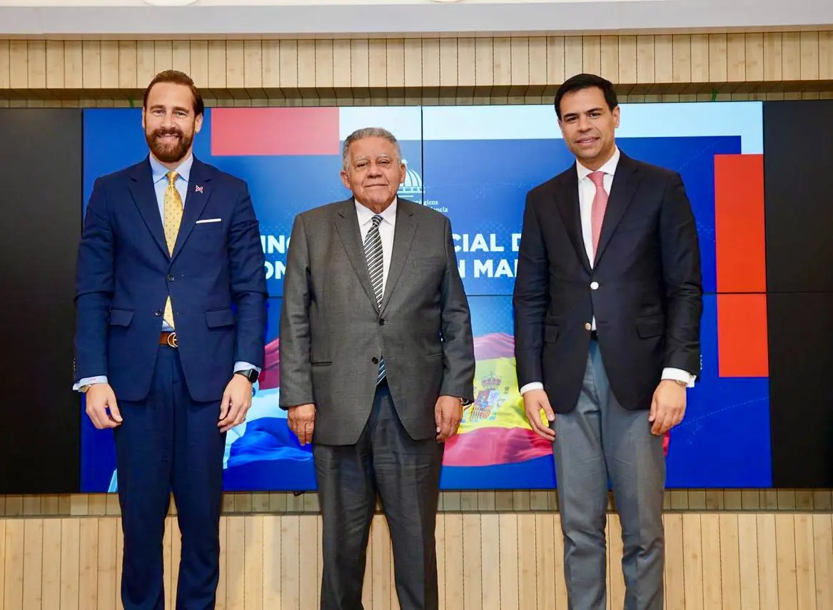 Gobierno presenta en Madrid proyecto para establecer la Red de Centros del Dominicano en el Exterior