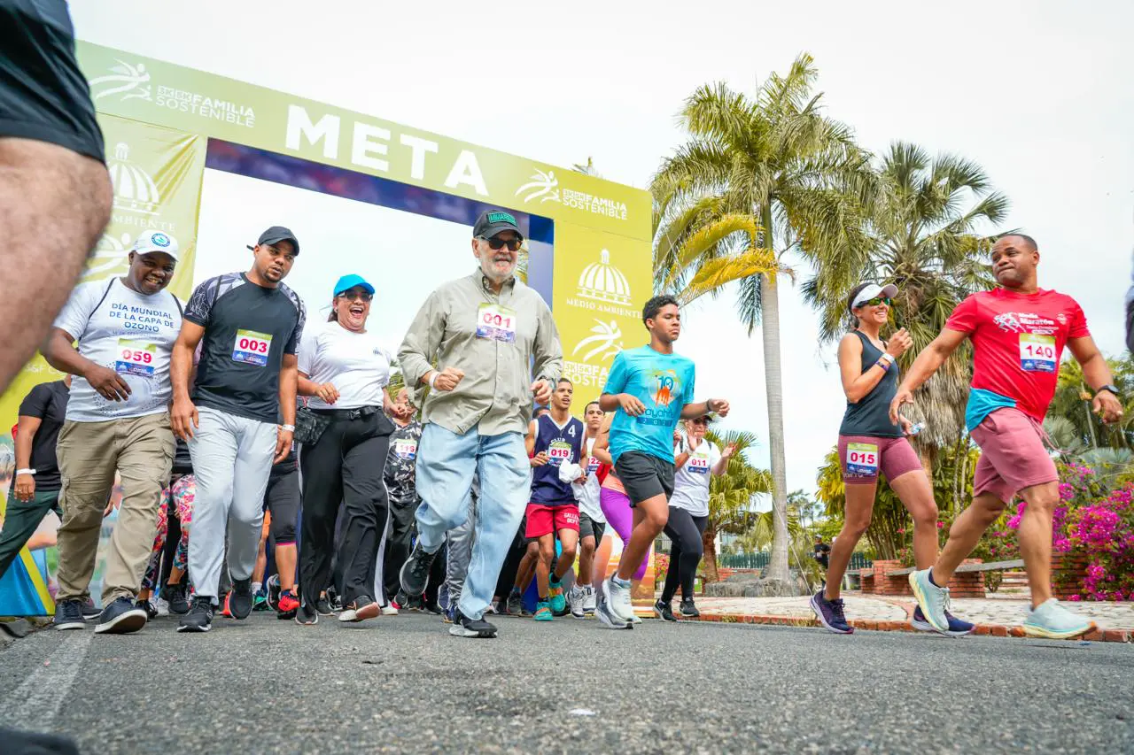 Medio Ambiente realiza en el Jardín Botánico su caminata “3K 5K Familia Sostenible”