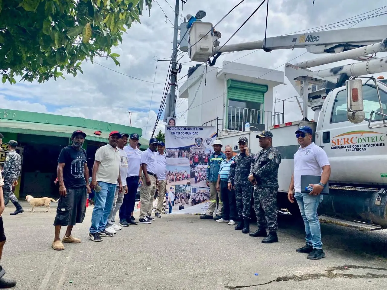 Policía Comunitaria trabaja en iluminación y reparación calles sector La Zurza