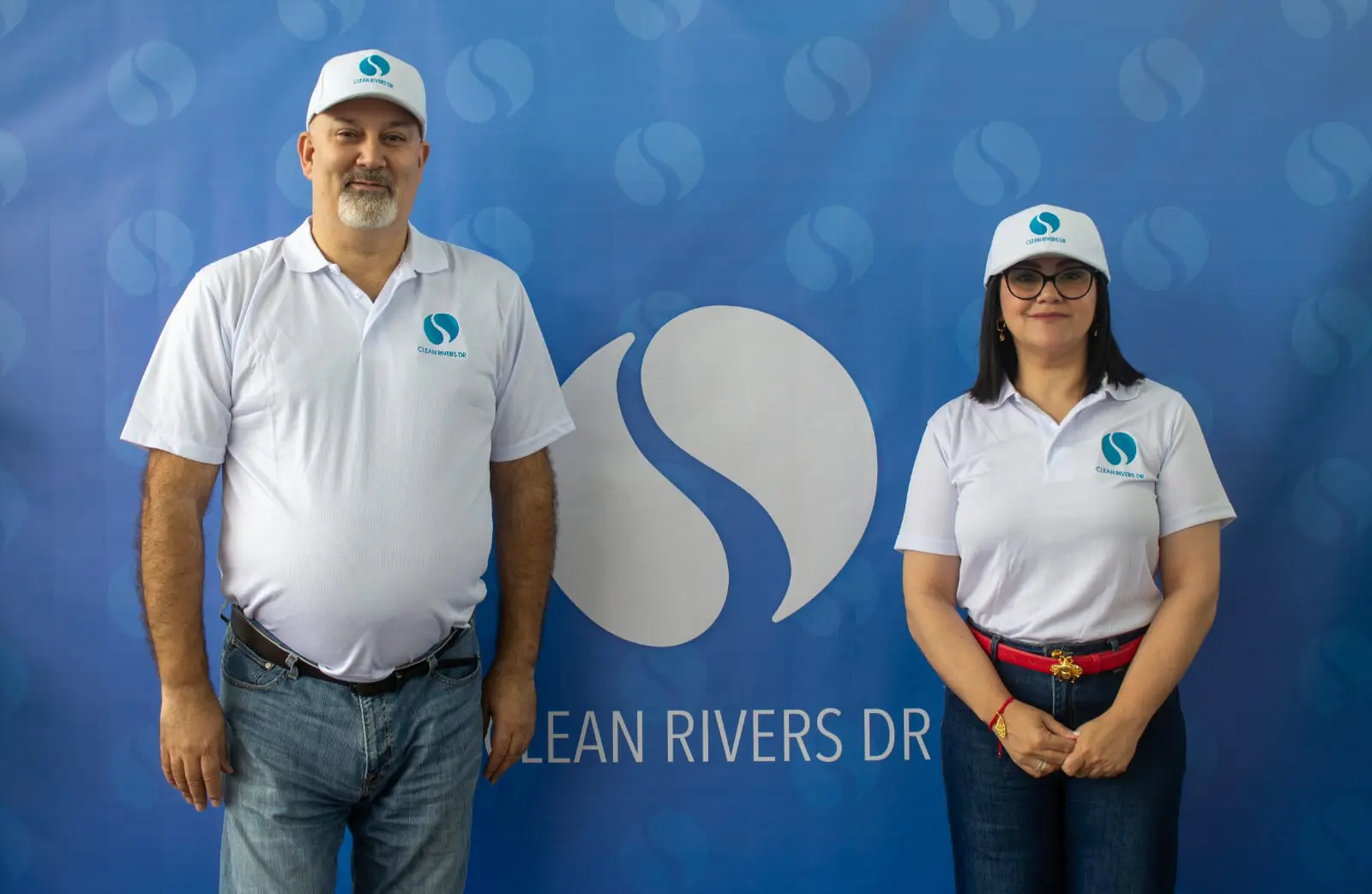 Tomas Orint, Elizabeth Mena y ejecutivos de laempresa.