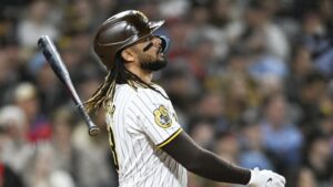 Fernando Tatis Jr. dispara kilométrico jonrón ante Cardenales