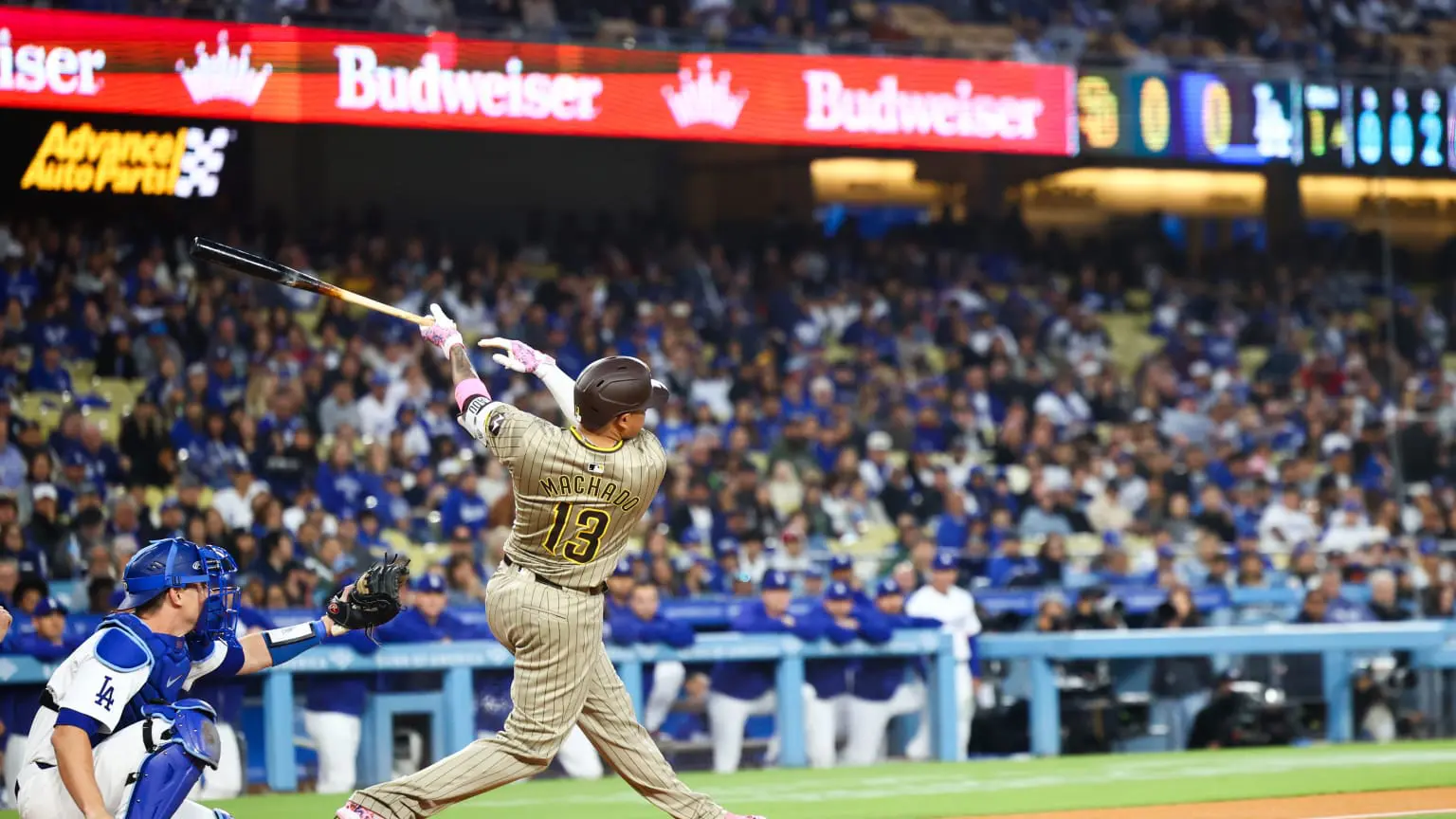 Manny Machado le propina el primer jonrón a Yoshinobu Yamamoto