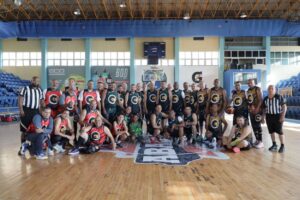 Torneo de baloncesto añejo dedicado a las madres