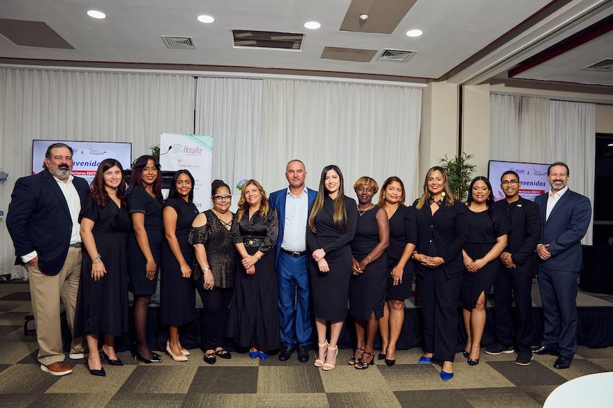 Rafael Peěrez Barroso, CEO del Grupo Hospifar, junto a ejecutivos y personal de las empresas