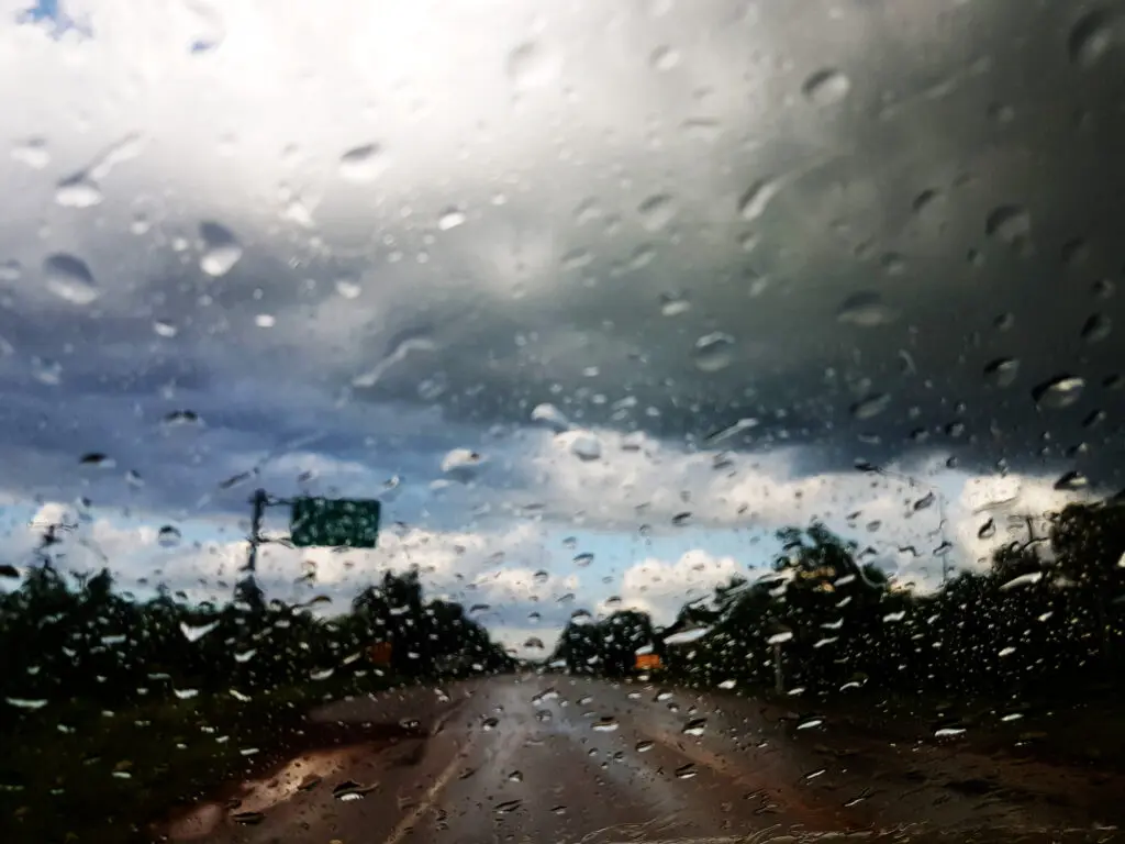 Hoy continuarán las lluvias; siete provincias en alertas meteorológicas