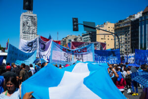 Manifestaciones universitarias desafían al Gobierno de Milei en Argentina