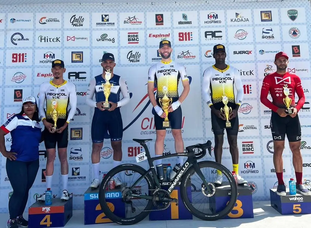 Guzmán y Martes se coronan en el Ciclismo Máster Cibao