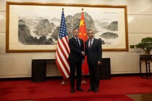 Blinken pide a China que “no ayude” a Rusia con el suministro de componentes de Defensa