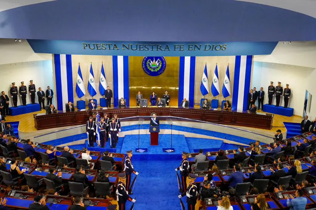 Diputados de Bukele aprueban reforma que permitiría reelección indefinida