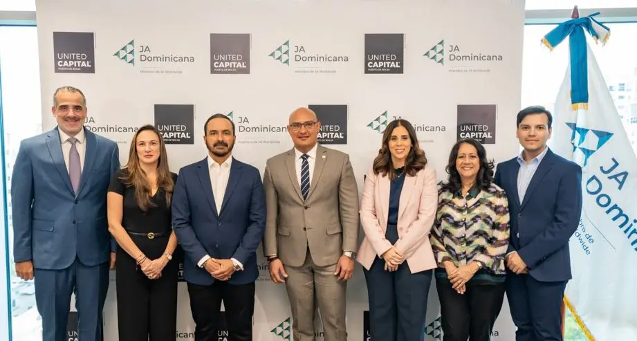 United Capital Puesto de Bolsa y JA Dominicana presentan el programa “El Propósito de mi Dinero”