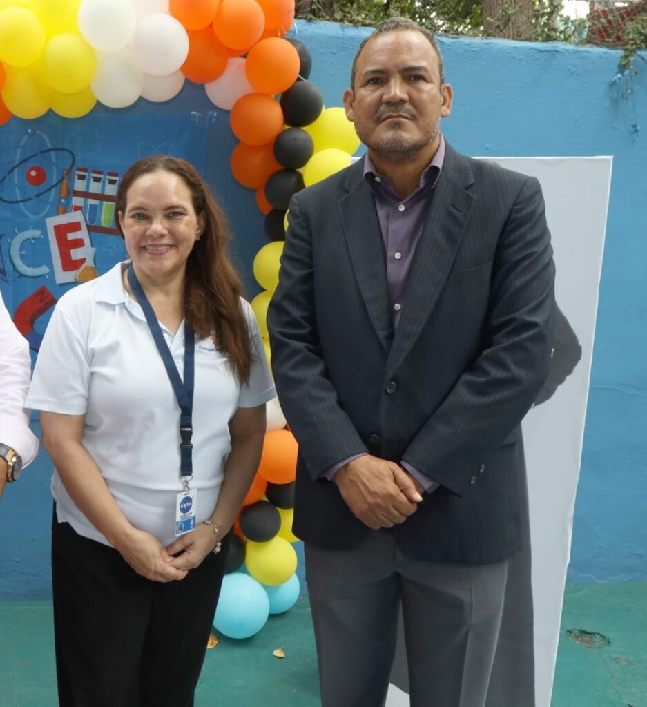 Aida González, directora académica y Evil Cuevas, técnico docente del Ministerio de Educación