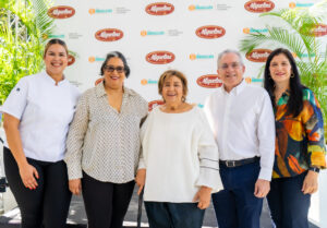 Laura Batista García, Imilse García Mirabal, Miguelina Mirabal de García, Ernesto Martínez y Amelia de Martínez. FUENTE EXTERNA