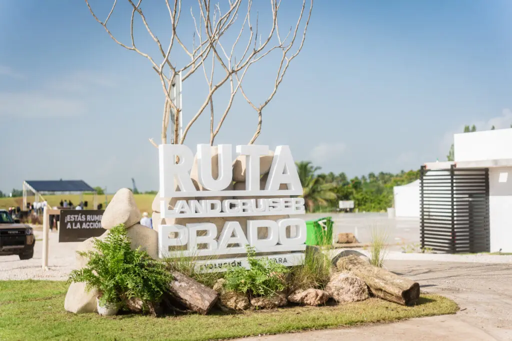 Delta Comercial y Toyota Dominicana entregan Land Cruiser Prado 2025