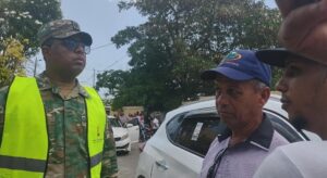 Policía militar electoral y fiscal detienen tres personas alegadamente compraban cedulas en Montecristi