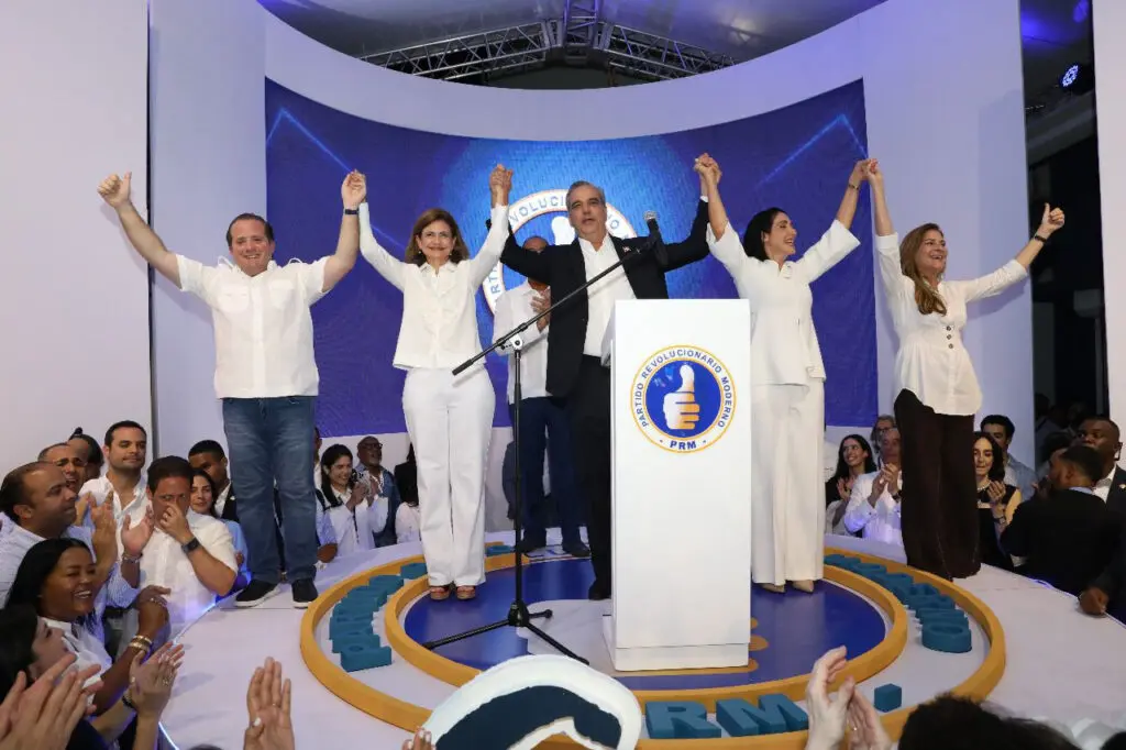Abinader arriba con un 58%