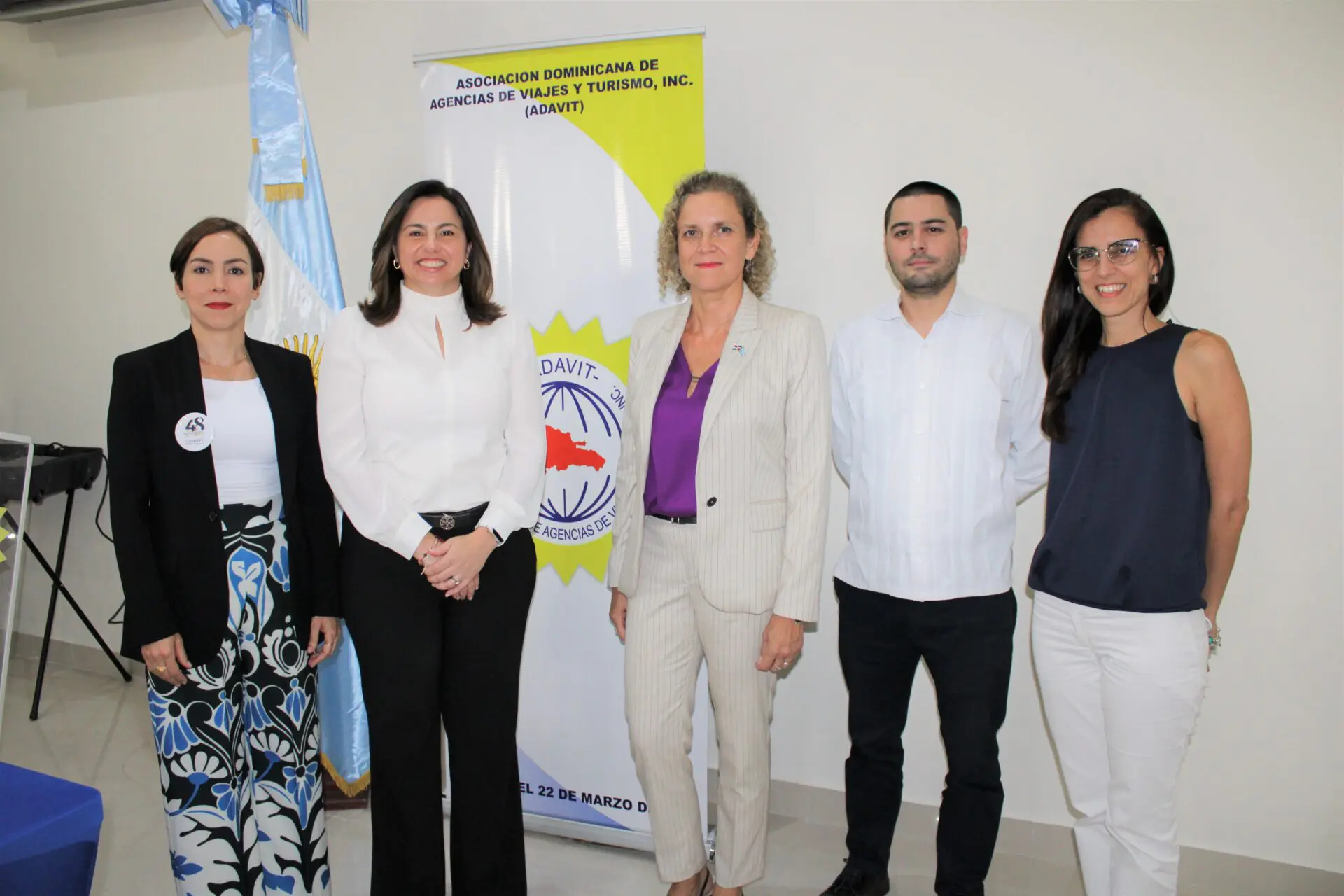 Karla Alonso, Ana santelises de Latour, Sandra Winkler, Javier Outumuro y Vanina Rinaudo