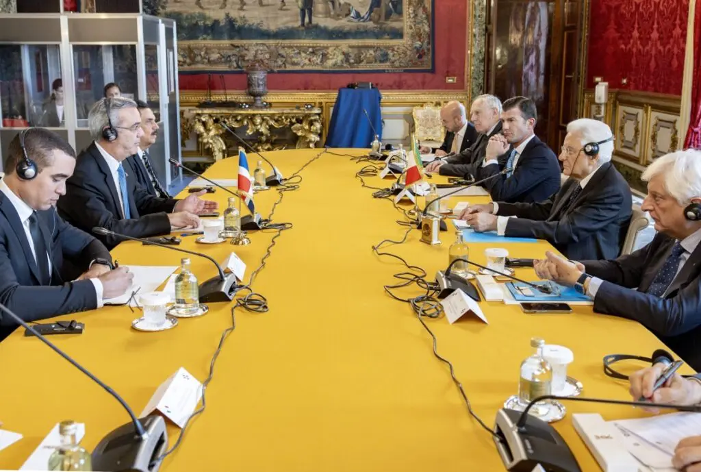 Abinader pide a Mattarella incrementar vuelos directos de Italia a RD