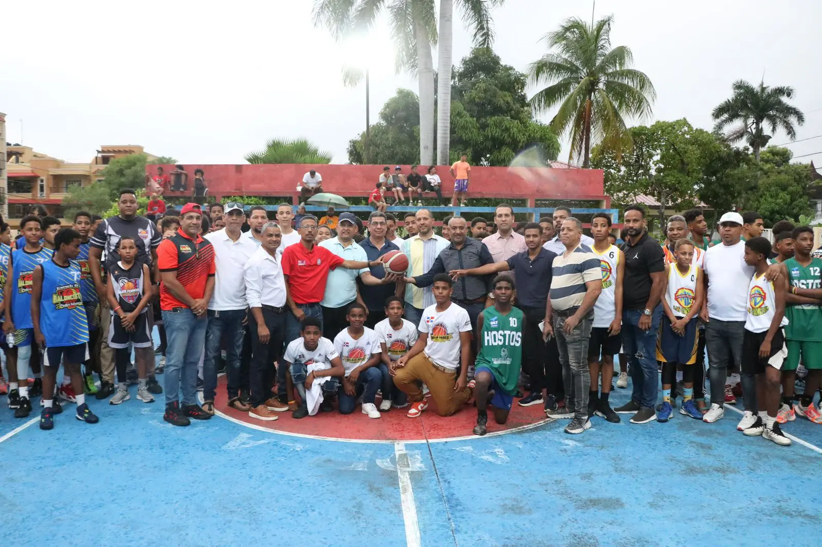 Más de 240 jóvenes de 20 clubes de Baloncesto se disputan la copa U15 en La Vega