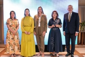 Kathia Mejía, Margarita Miranda de Mitrov, Marisol Rodríguez Copello, Maritza Zeller de Bonetti y Enrique Valdez. FUENTE EXTERNA