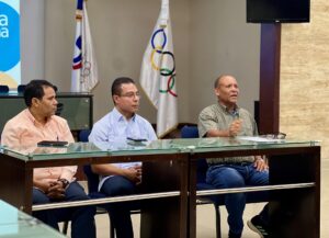 José Paulino, Miguel Camacho y Juan Febles encabezaron la reunión de la Jefatura de Misión con los delegados de las federaciones.