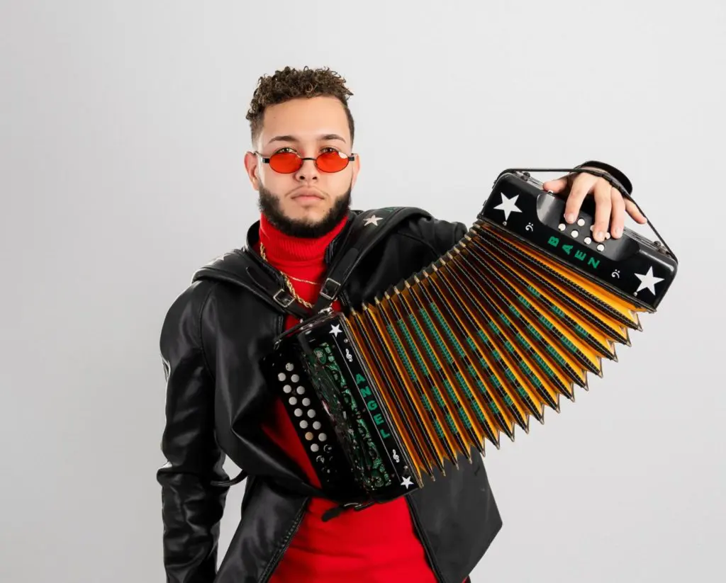 Sangre nueva que circula en la música típica, Enyer Acordeón