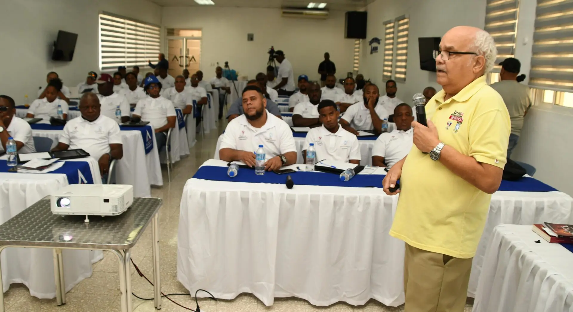 El ingeniero Rafael Damirón, durante su participación como exponente en el curso Administración Deportiva.