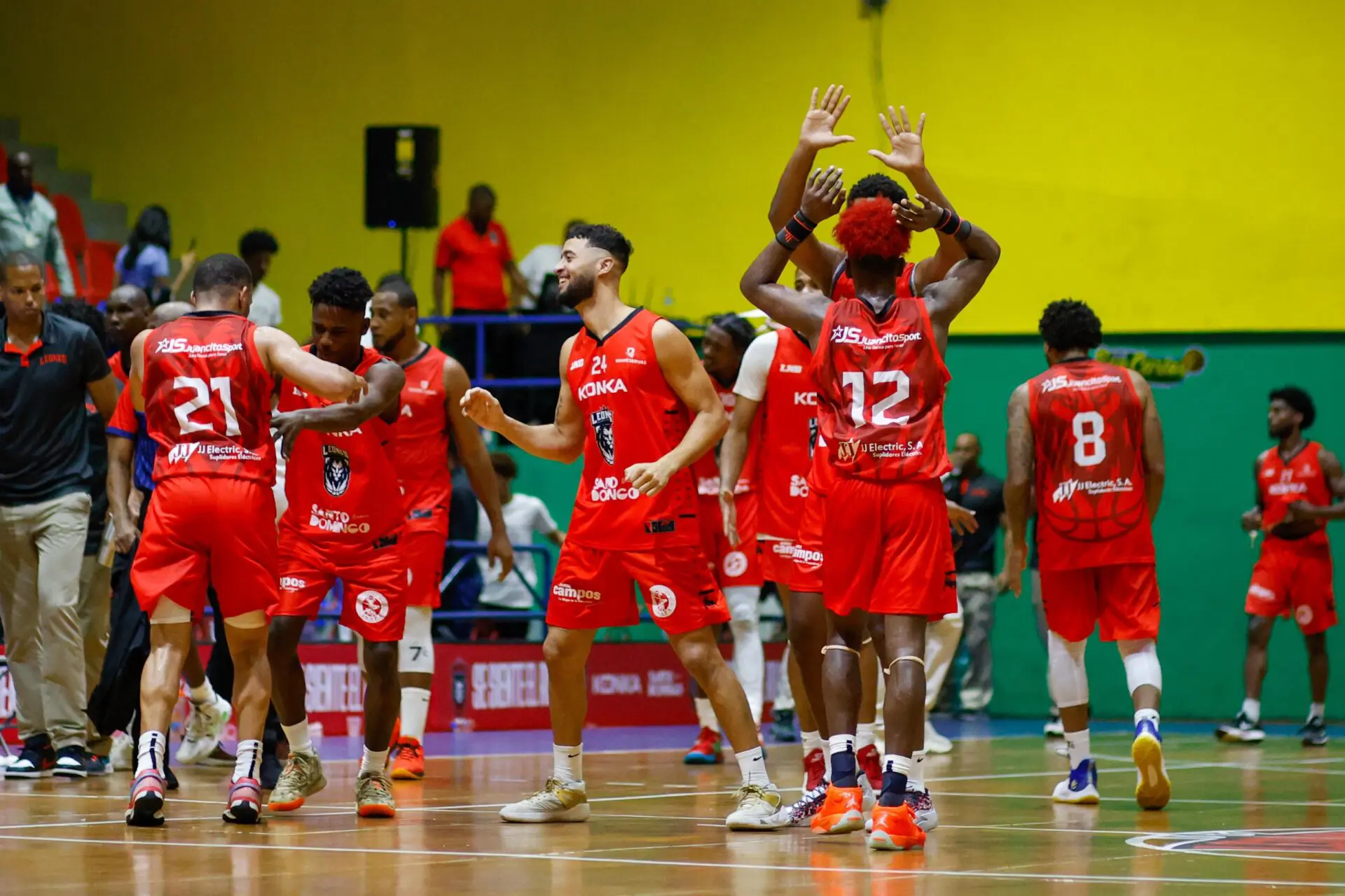 Leones de Santo Domingo celebran la actuación de Ángel Puello frente a los Titanes