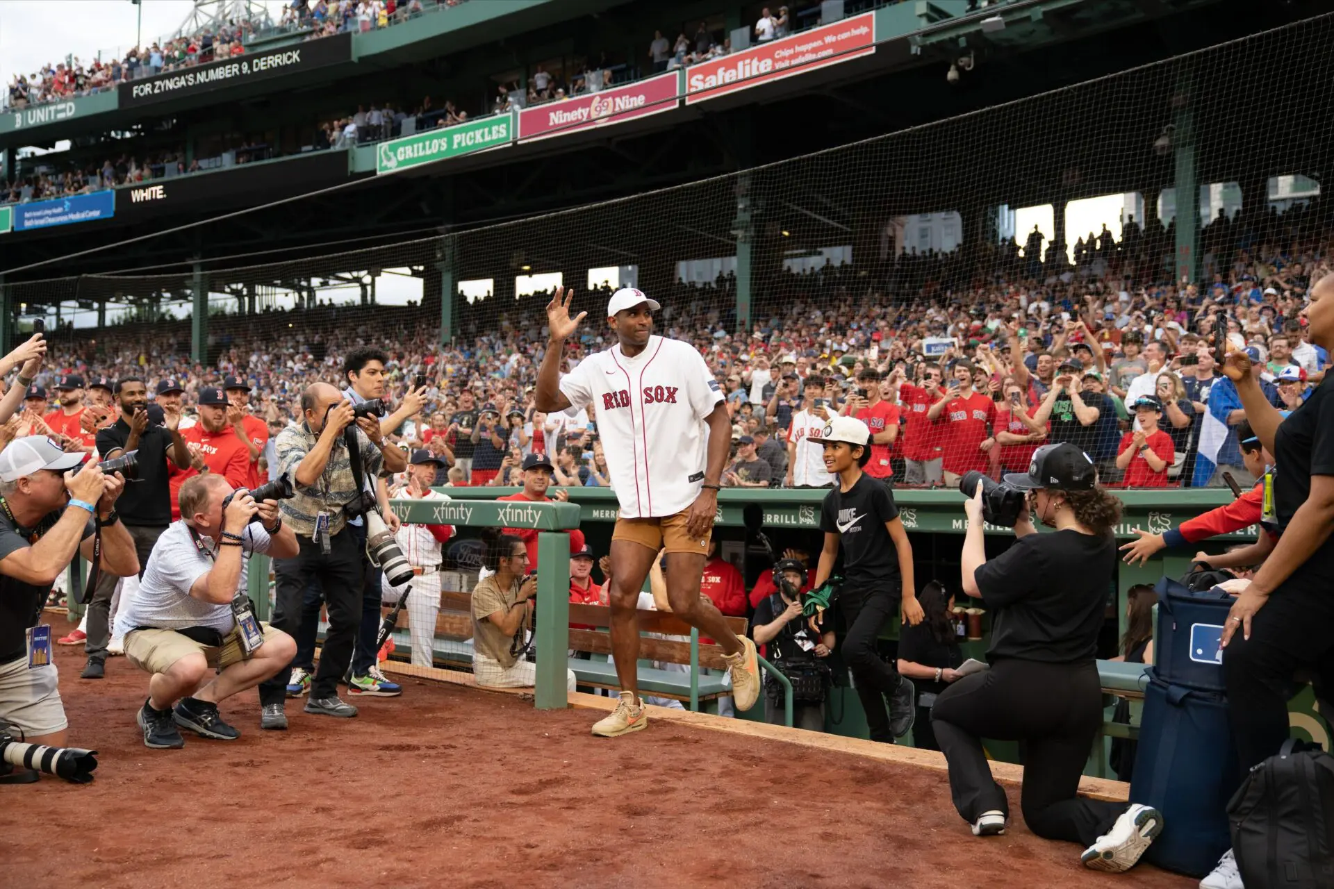 Al Horford sale a l acelebración de los Red sox en favor de los Celtics, entre los resultados de MLB del 25 de junio