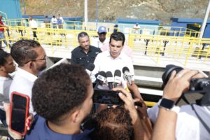 Wellington Arnaud encabeza prueba del Acueducto en Los Botados de Monte Plata