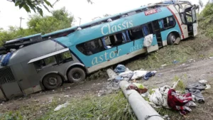 Diez muertos y más de 40 heridos en un accidente de un autobús en Brasil