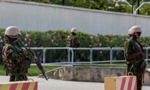 Policías kenianos del primer contingente de la Misión Multinacional de Apoyo a la Seguridad en Puerto Príncipe (Haití). EFE/ Mentor David Lorens