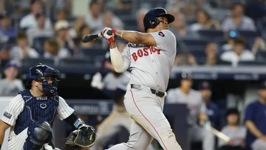 Rafael Devers deslumbra con dos jonrones y lleva a Boston a la victoria 3-0 sobre Yankees